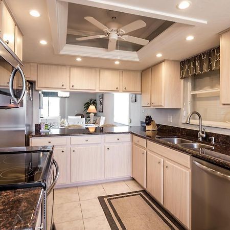 Royal Pelican 381, 2 Bedrooms, Sleeps 6, Canal View, Heated Pool, Elevator Fort Myers Beach Buitenkant foto