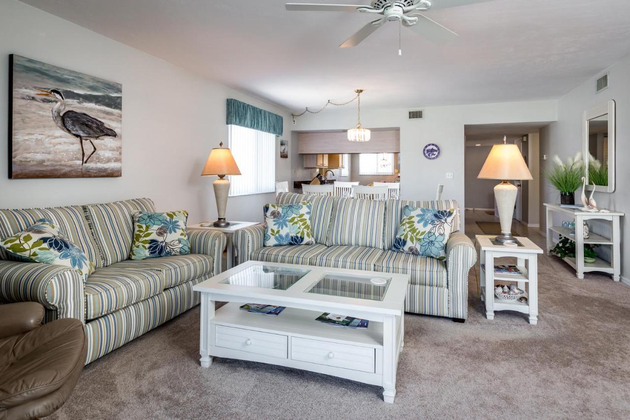 Royal Pelican 381, 2 Bedrooms, Sleeps 6, Canal View, Heated Pool, Elevator Fort Myers Beach Buitenkant foto