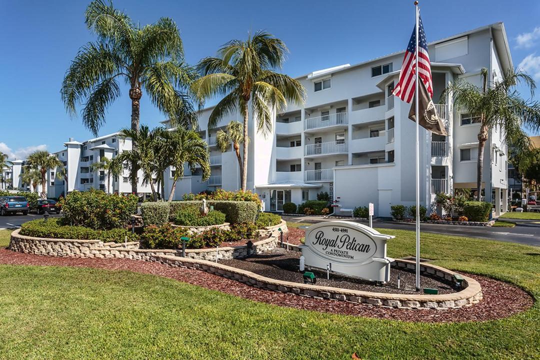 Royal Pelican 381, 2 Bedrooms, Sleeps 6, Canal View, Heated Pool, Elevator Fort Myers Beach Buitenkant foto