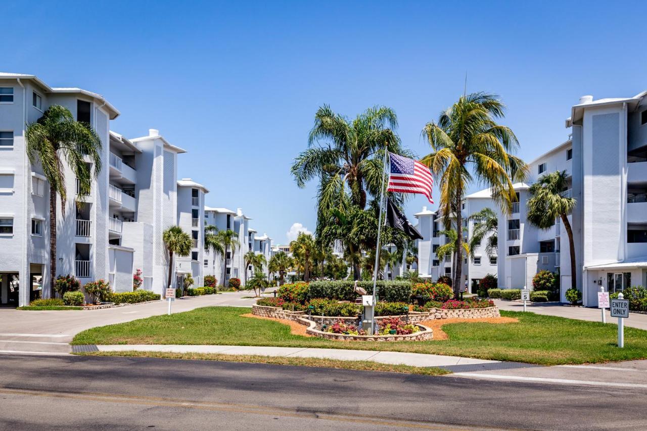 Royal Pelican 381, 2 Bedrooms, Sleeps 6, Canal View, Heated Pool, Elevator Fort Myers Beach Buitenkant foto