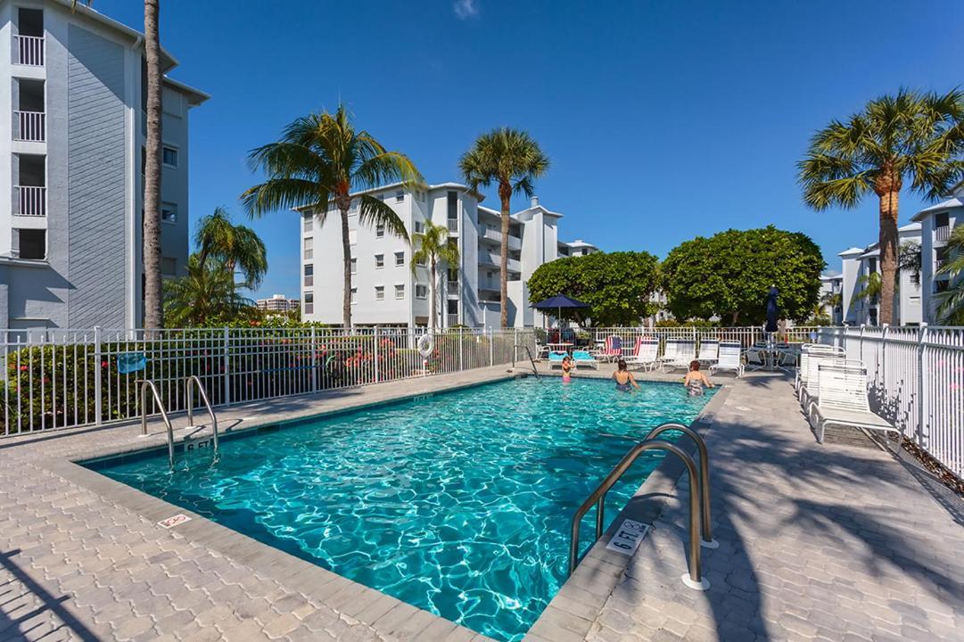 Royal Pelican 381, 2 Bedrooms, Sleeps 6, Canal View, Heated Pool, Elevator Fort Myers Beach Buitenkant foto